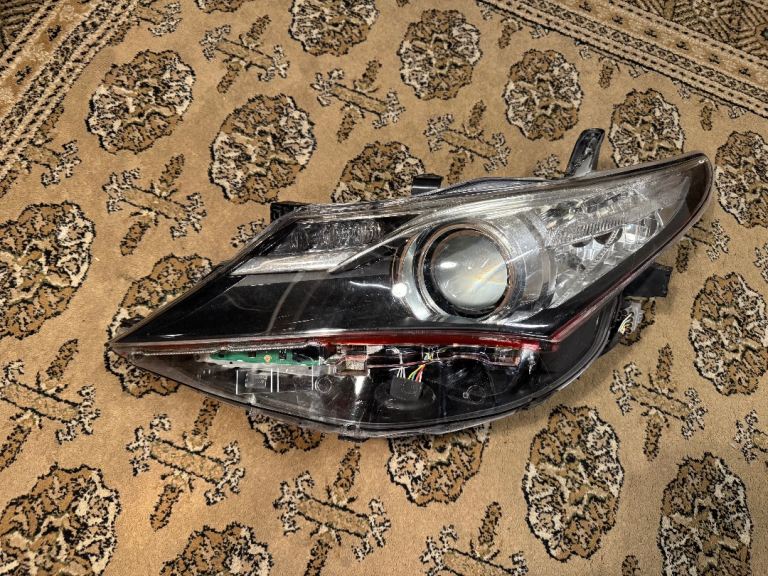 TOYOTA AURIS 2013 Genuine Headlight