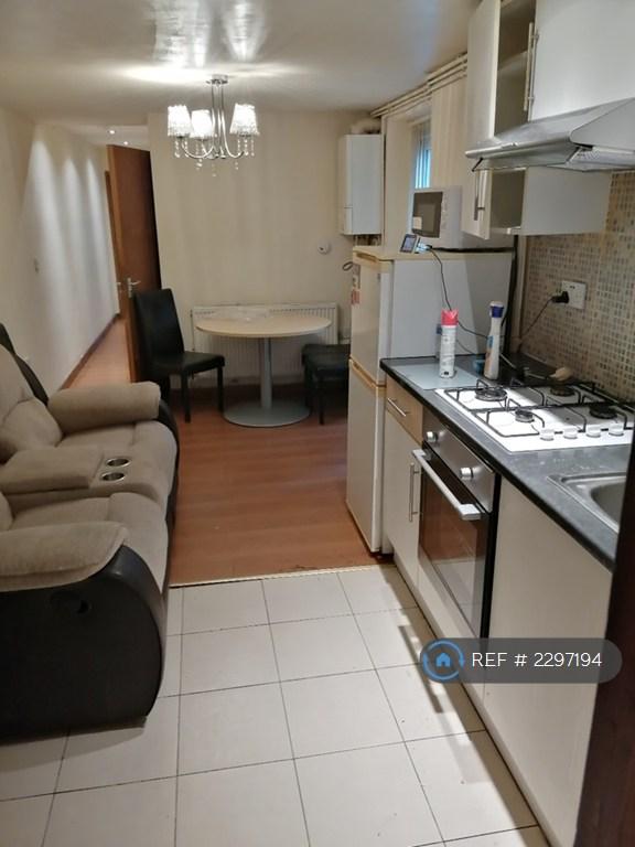 2 bedroom flat in Bedford Street, Cardiff, CF24 (2 bed) (#2297194)