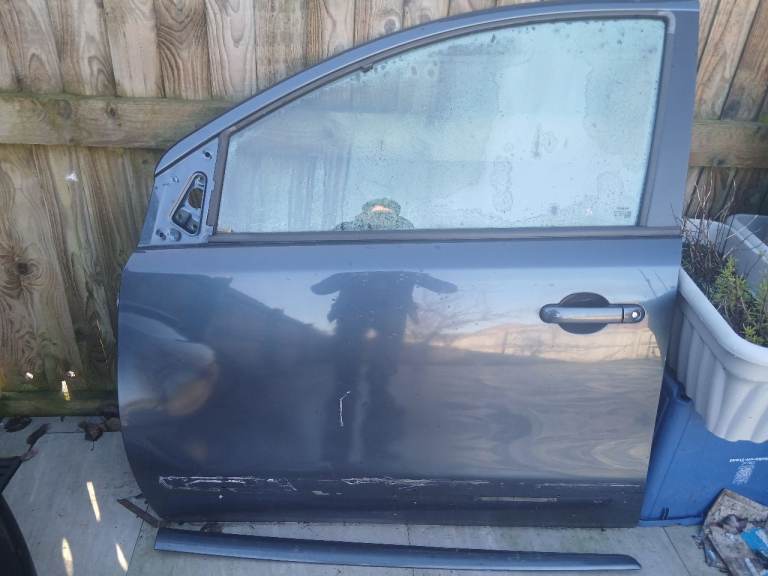 2010 Nissan note Ntec passenger door blue 
