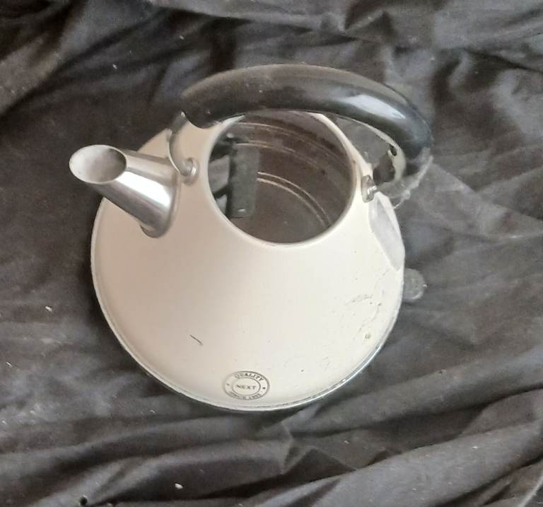 Free Cordless kettle ( no lid ) 