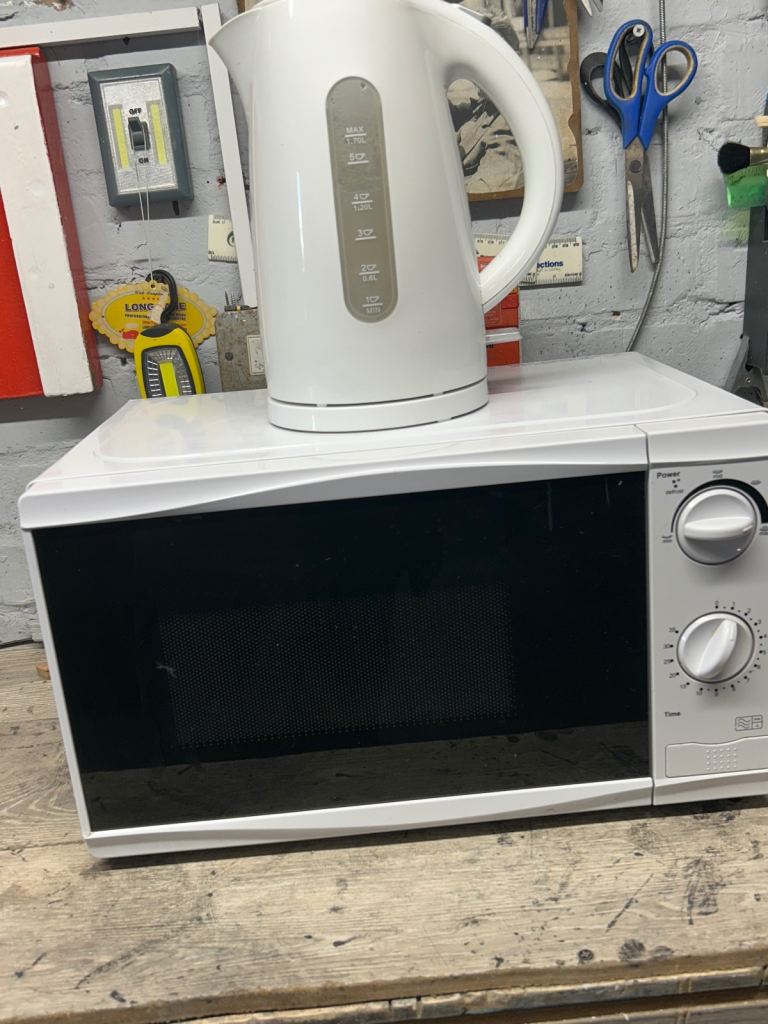 Tesco MM08 Microwave Oven - White, Good Condition