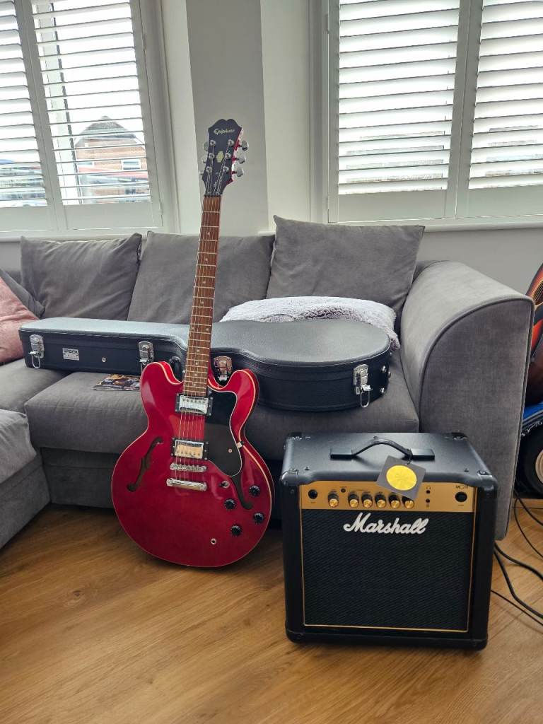 Epiphone  dot and Marshall amp