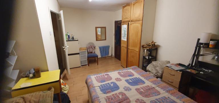 Double Room with En-suite Bathroom Opposite Brentford Leisure Centre, Chiswick High Road