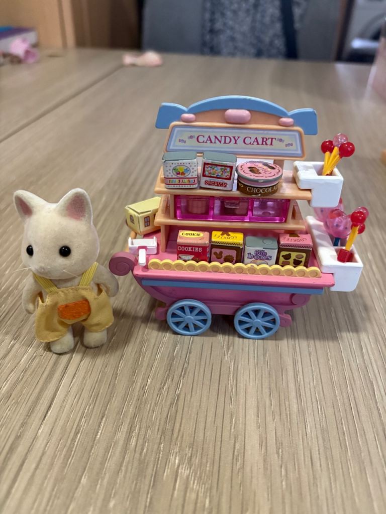 Sylvanian Candy cart and figure