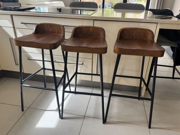 WOODEN BAR STOOLS WITH BLACK METAL LEGS