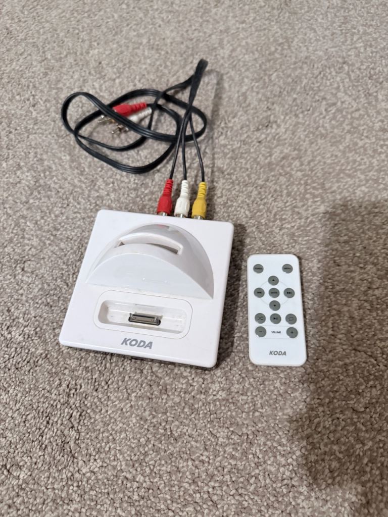 Koda Universal Docking Station With Remote