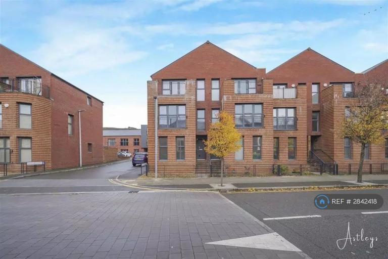 3 bedroom house in Langdon Road, Swansea, SA1 (3 bed) (#2842418)