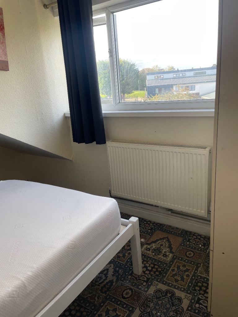 Double bed Room to let all bills included 