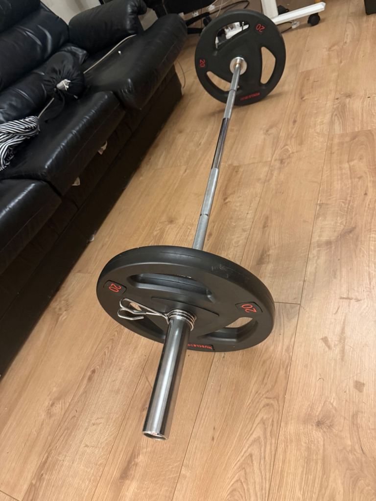 6 ft Barbell with 20 kg plates Muscle Squad