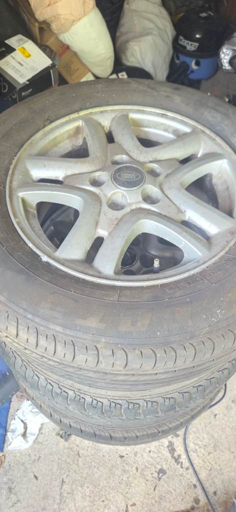 Land Rover Freelander 2 alloys need them gone asap need a clean £150 ono