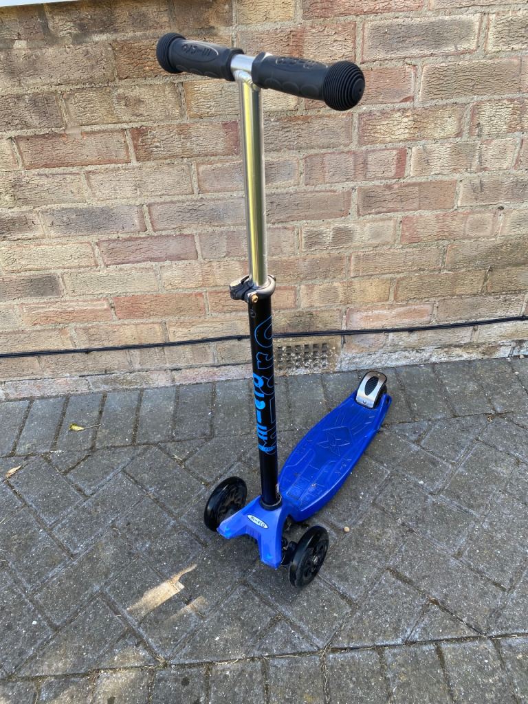 Classic 3-wheel micro scooter - good condition 