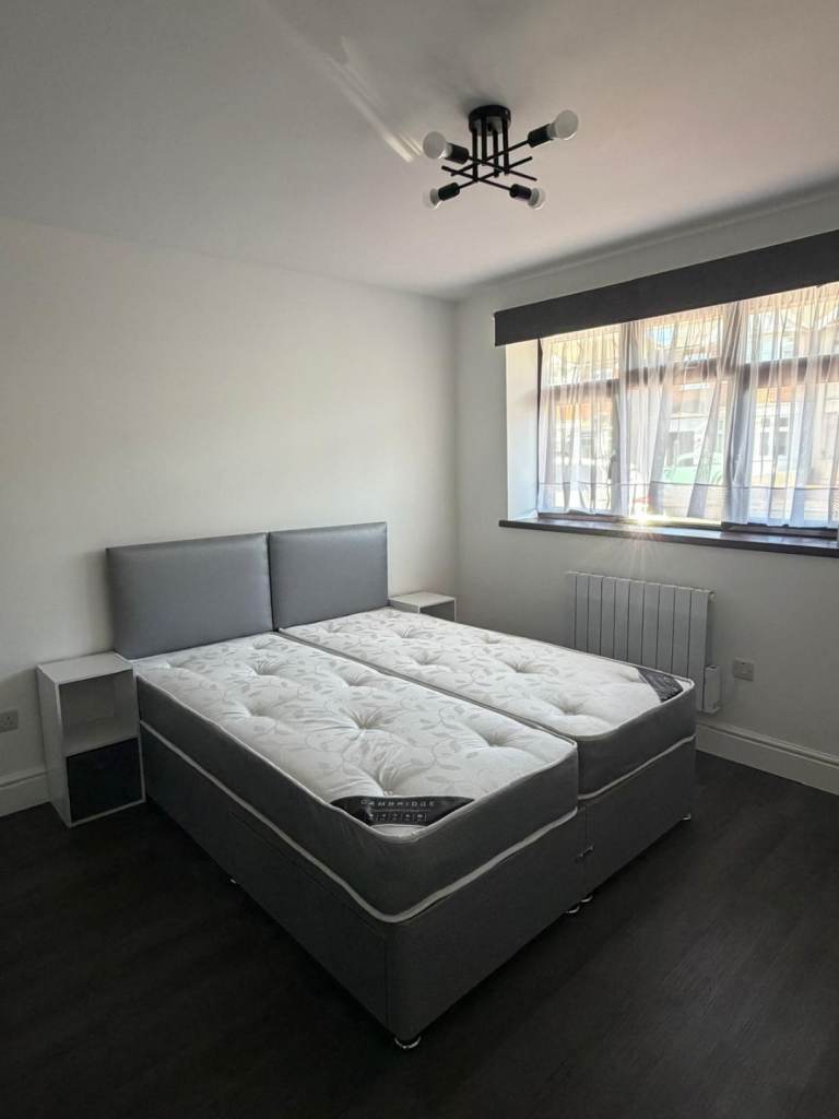 Self-Contained Single/Double Room| Private Entrance | Chadwell Heath RM6 | Lodger required.