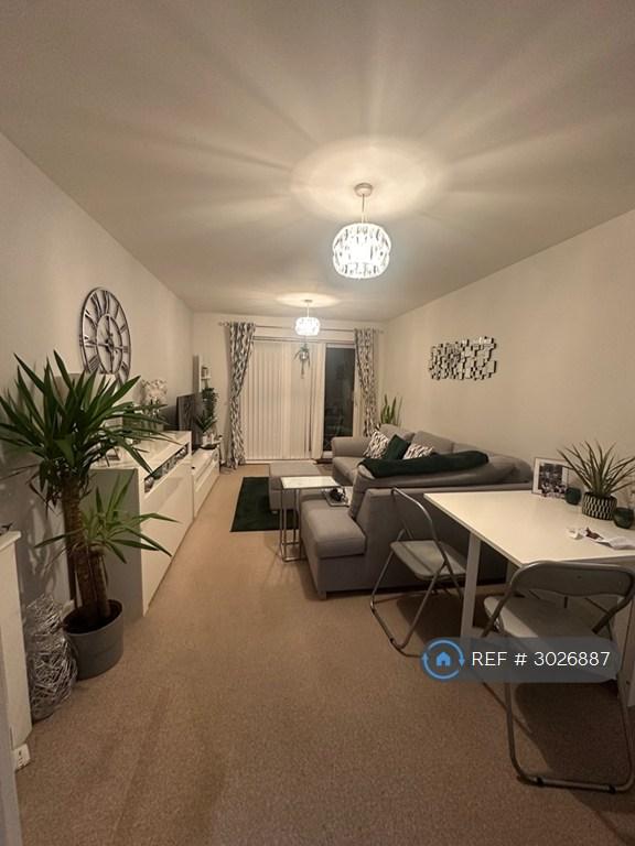 1 bedroom flat in Coxhill Way, Aylesbury, HP21 (1 bed) (#3026887)
