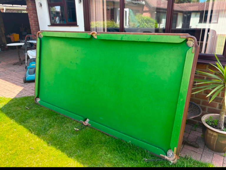 Snooker table 7 ft by 5 ft