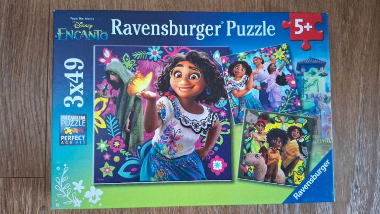 Encanto puzzles (3 x 49 pieces)