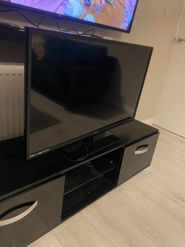 39in tv and 55in tv stand 
