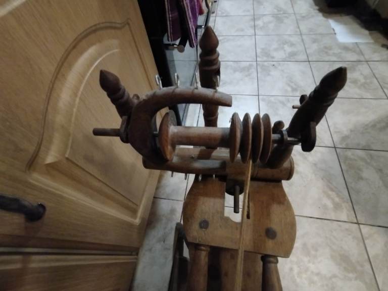 Treadle spinning wheel. 