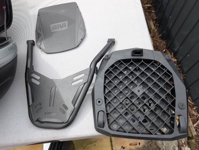 Honda adv 350 rear rack givi v46 Monokey tob box 