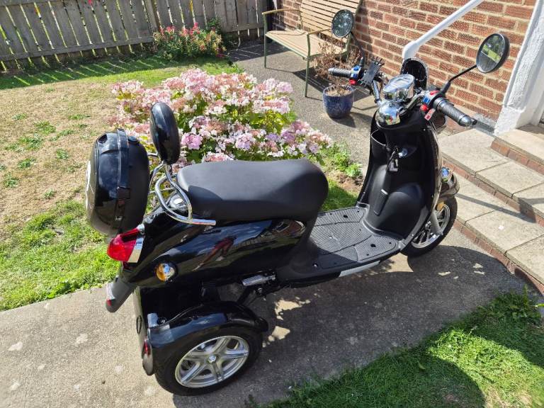 VELECO ZT63 ELECTRIC SCOOTER 2025
