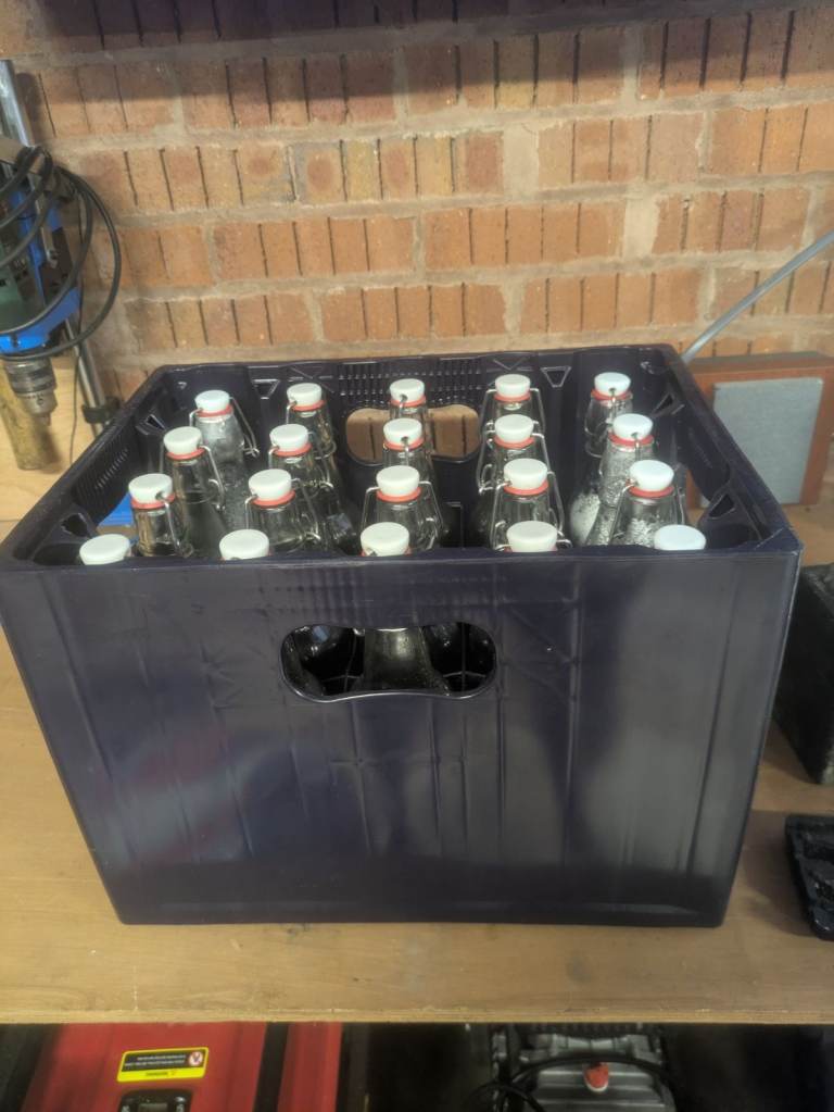 Stackable beer crate with bottles