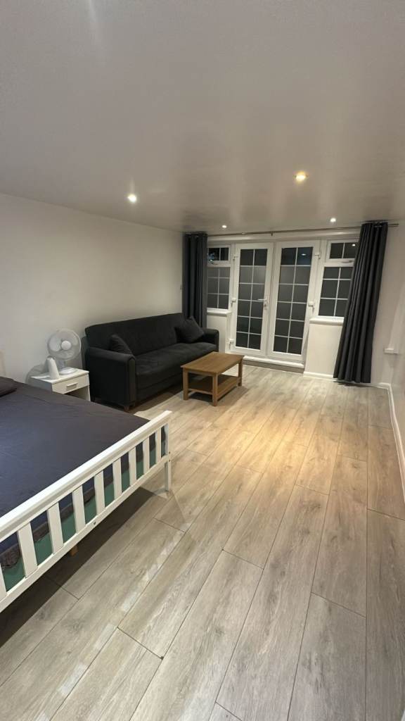 Large Studio flat 