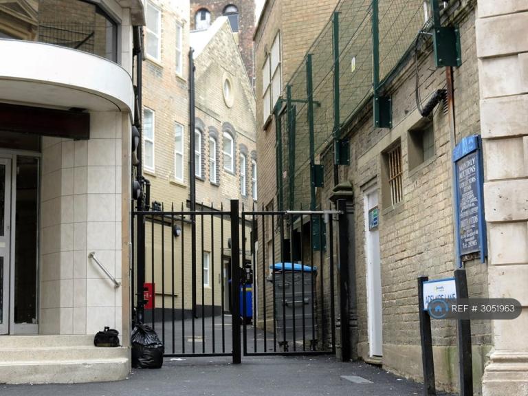 Studio flat in Albert House, Bournemouth, BH1 (#3051963)
