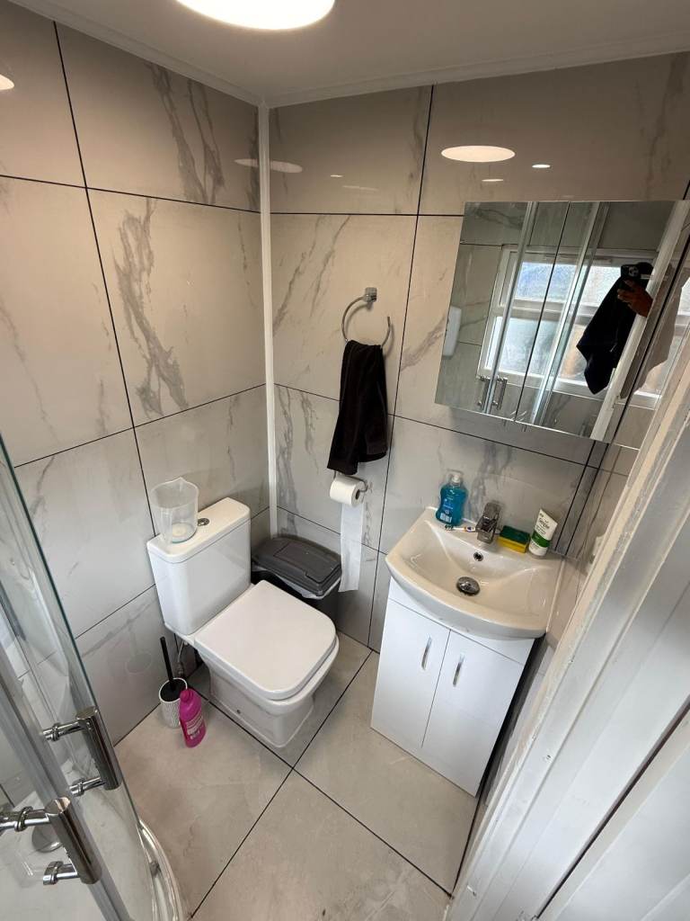 BRAND NEW SPACIOUS 1 BEDROOM FLAT TO RENT- £1700 PER MONTH BILLS INCLUDED in HAYES UB4 (WEST LONDON)