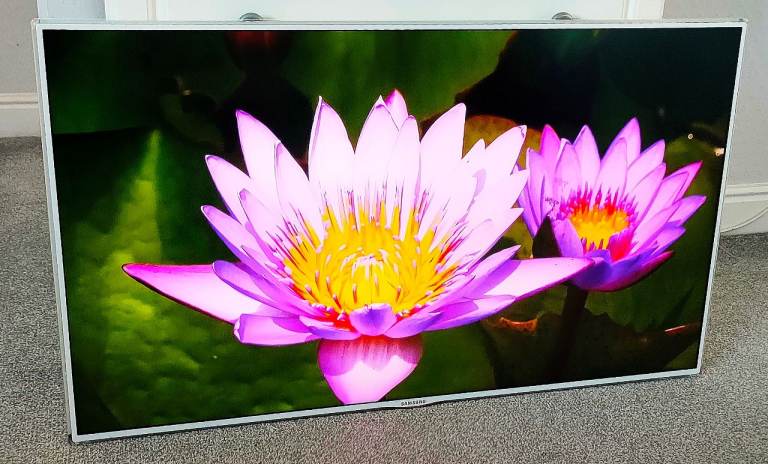 40" WHITE SAMSUNG WALL MOUNT FULL HD LED WIFI TV LTD APPS SCREEN MIRRORING RC & WALL BRACKETS