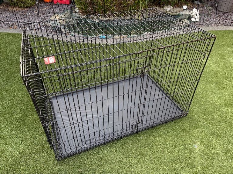 Kong XL dog crate with additional removable divider 