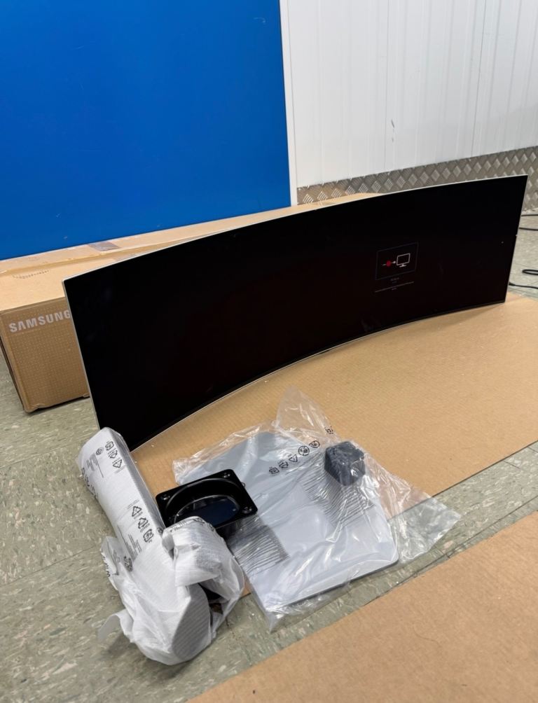 49 inch OLED SAMSUNG Odyssey G9 S49DG934SU Dual Quad HD Curved OLED Gaming Monitor - Silver