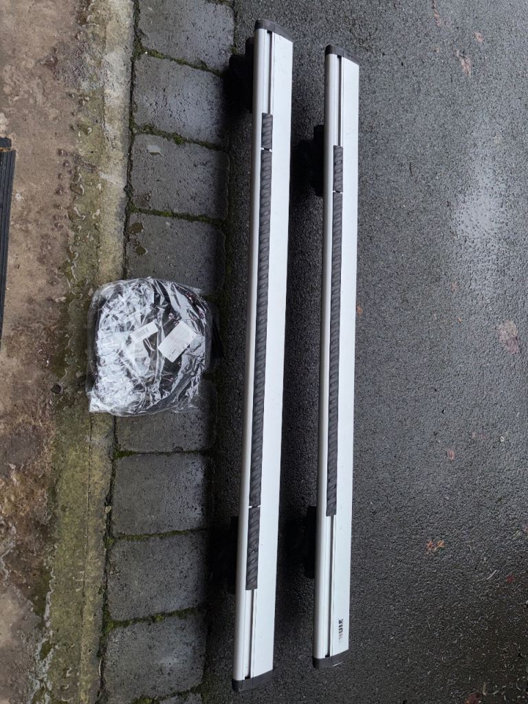 Thule Silver Aluminium Evo Wing Bars (7112) and Footpack (757)