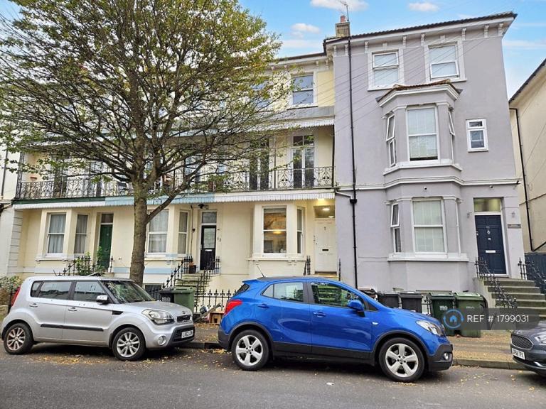 1 bedroom flat in Pevensey Road, Eastbourne, BN21 (1 bed) (#1799031)