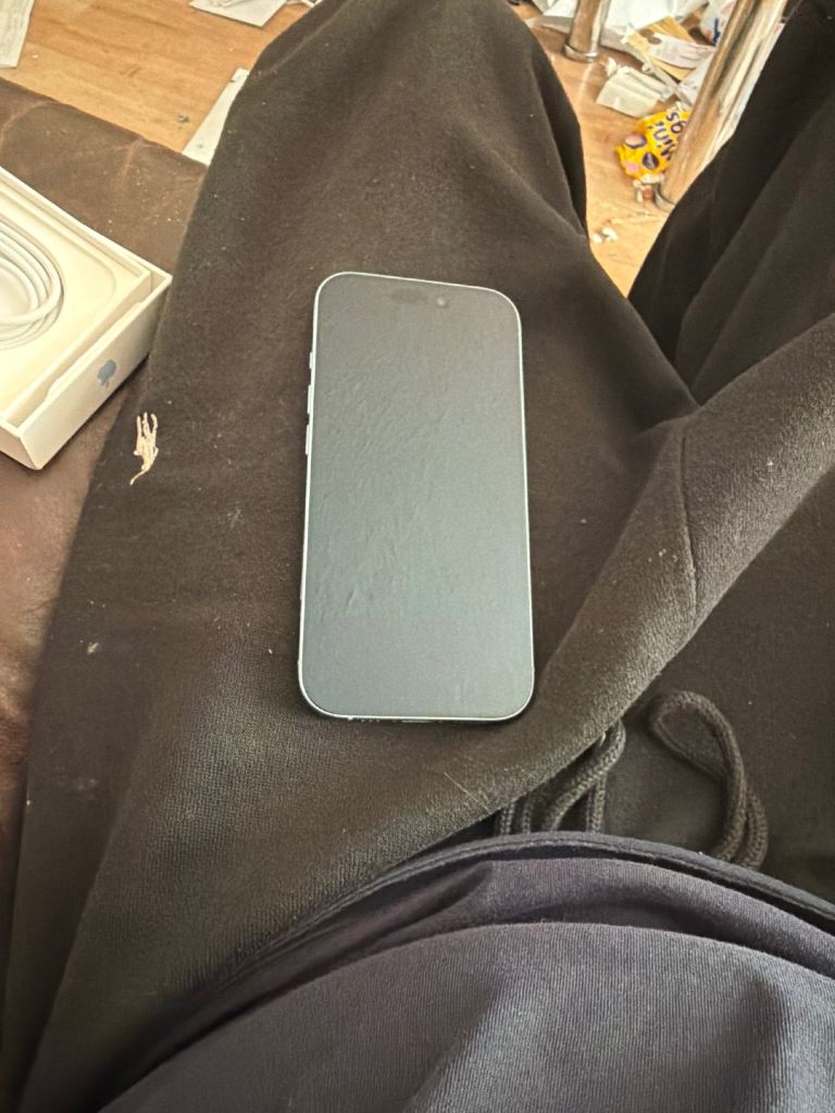 iPhone 17 256 gb in mist blue pristine condition 