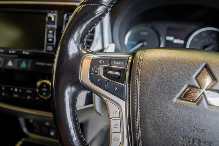 2017 Mitsubishi Outlander 2.0h 12kWh 4h SUV 5dr Petrol Plug-in Hybrid CVT 4WD Euro 6 (s/s) (200 p...