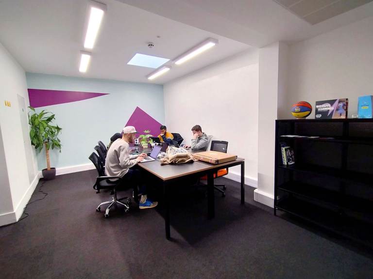 Office | Creative Space | Workspace | Commercial Unit | Beauty Room In Hackney Central E8