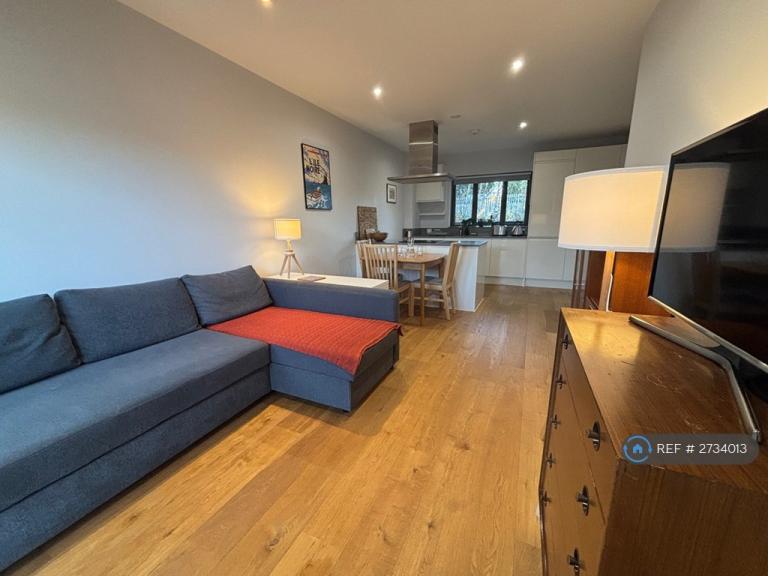 1 bedroom flat in Grove Vale, London, SE22 (1 bed) (#2734013)