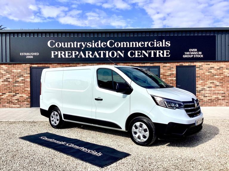 2023 Renault Trafic 2.0DCI 130BHP ADVANCE VAN / VERY LOW MILES / ONE OWNER / LOVELY CONDITION PAN...