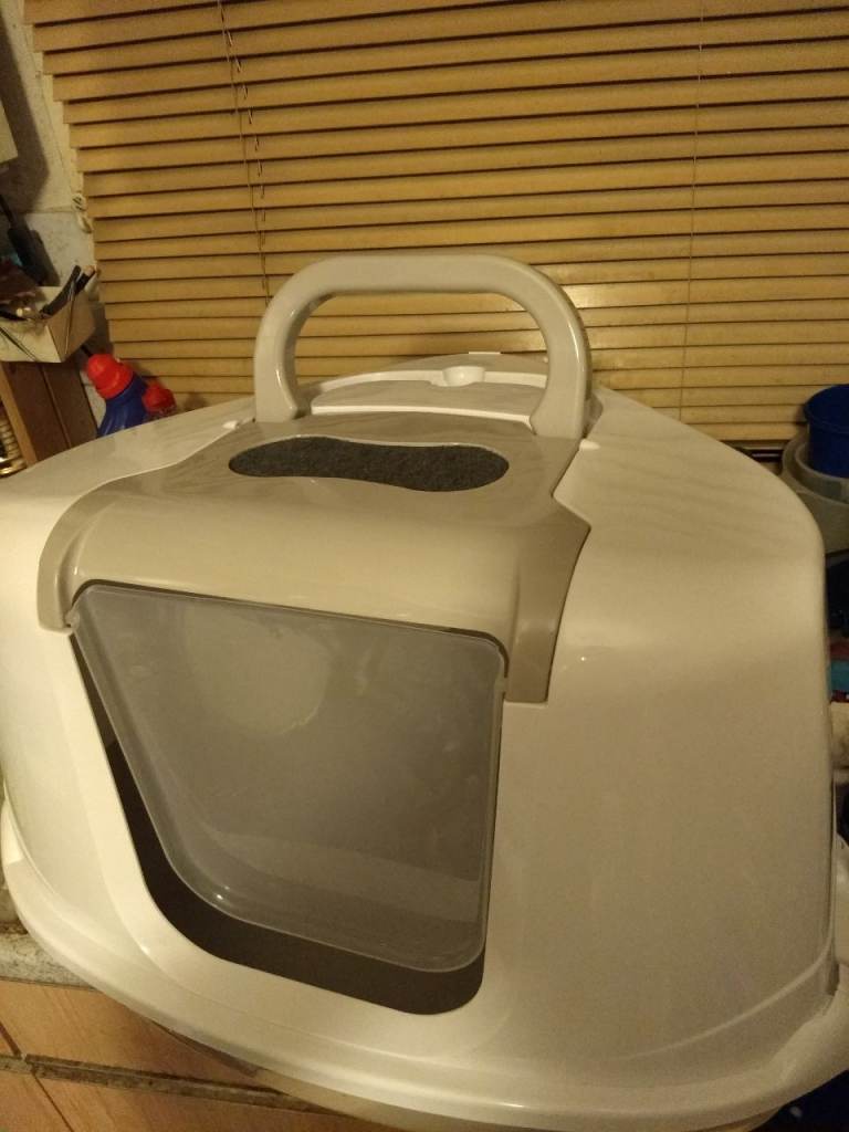 Cat or small dog litter den. fit in corners. Filter. Flip two way door