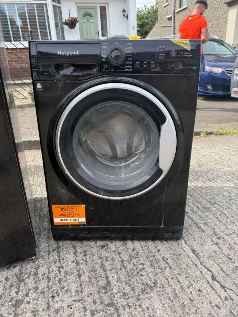 Black 8 kg washing machine hotpoint   Fully reconditioned   Fully warranted   £139