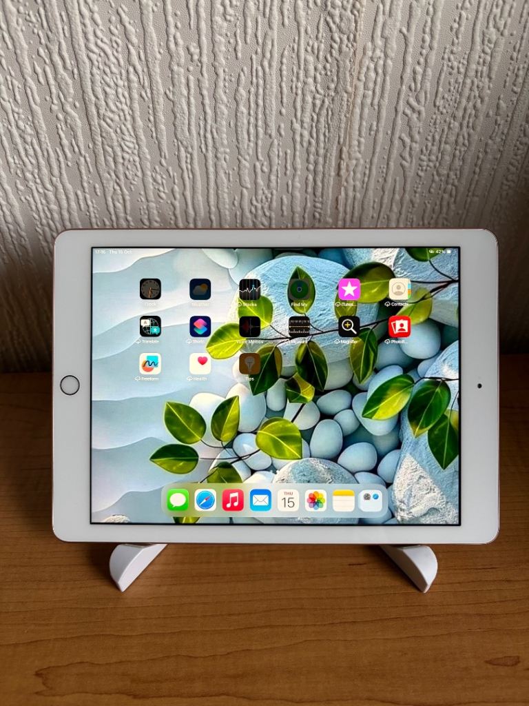 Apple iPad 6th Gen 128GB WiFi – Rose Gold, Mint Condition
