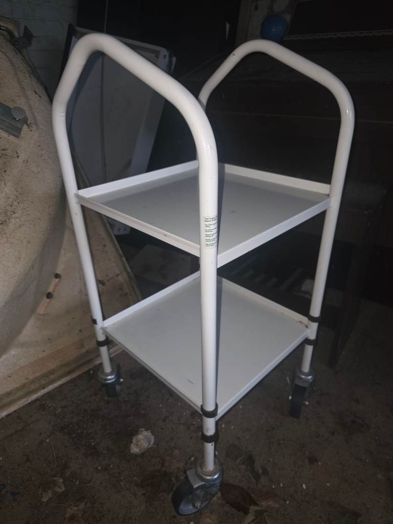 White Metal Trolley with Shelves and lockable Wheels – Good Condition