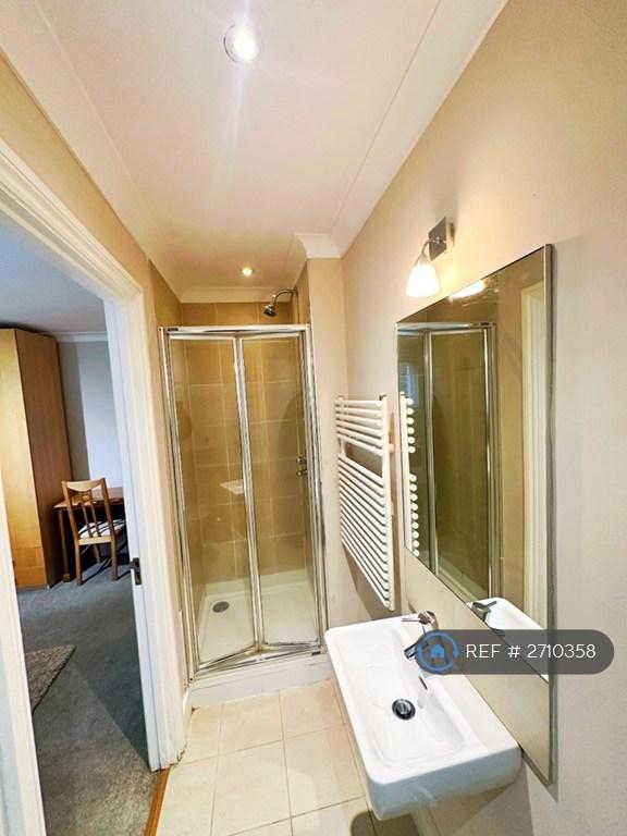 3 bedroom flat in Windsor Forest Court, Ascot, SL5 (3 bed) (#2710358)