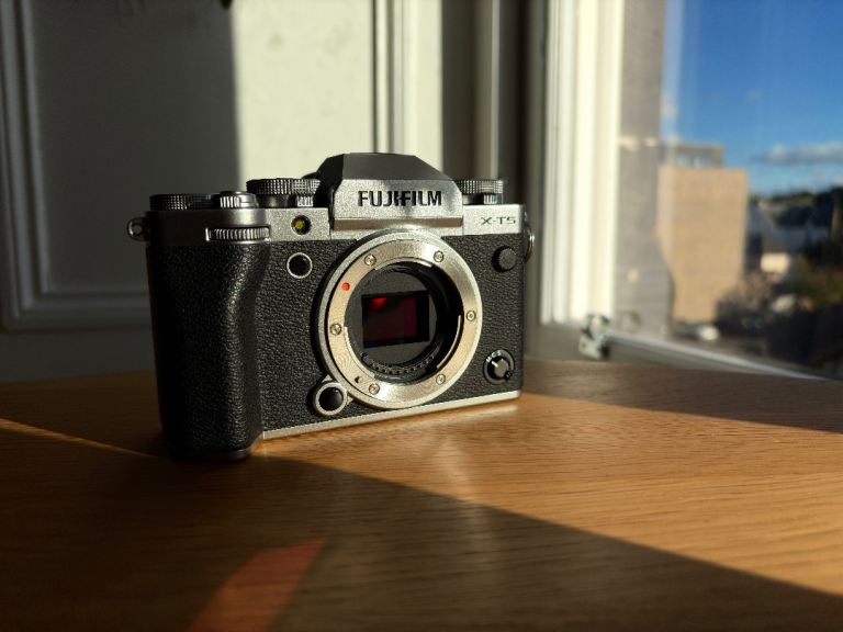 Fujifilm X-T5 Silver Body — Boxed, Excellent Condition, Low Shutter Count 9600