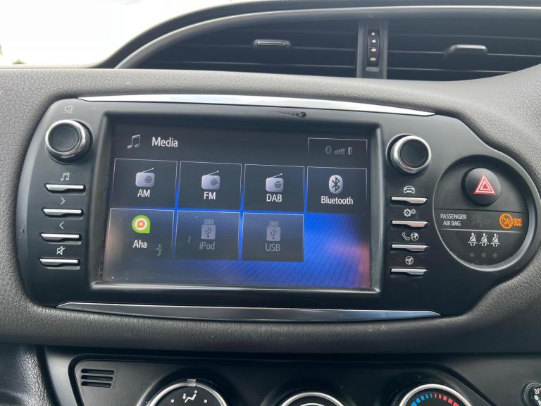 2017 Toyota Yaris 1.5 VVT-i Icon Tech Euro 6 5dr HATCHBACK Petrol Manual