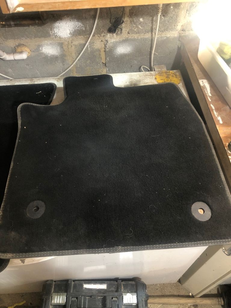 Floor mats for ford mondeo. 