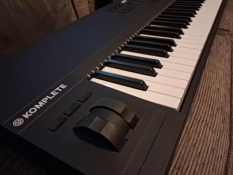 S88 MkII Komplete Kontrol Midi Keyboard