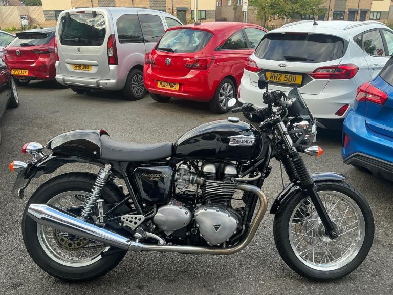 Triumph Thruxton 900