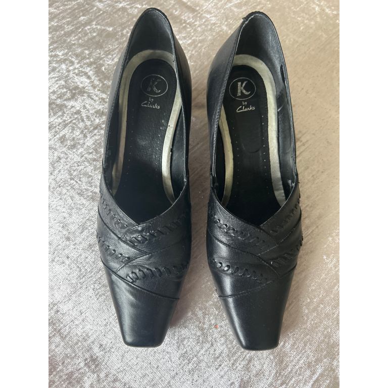 Ladies, black leather shoes size 6