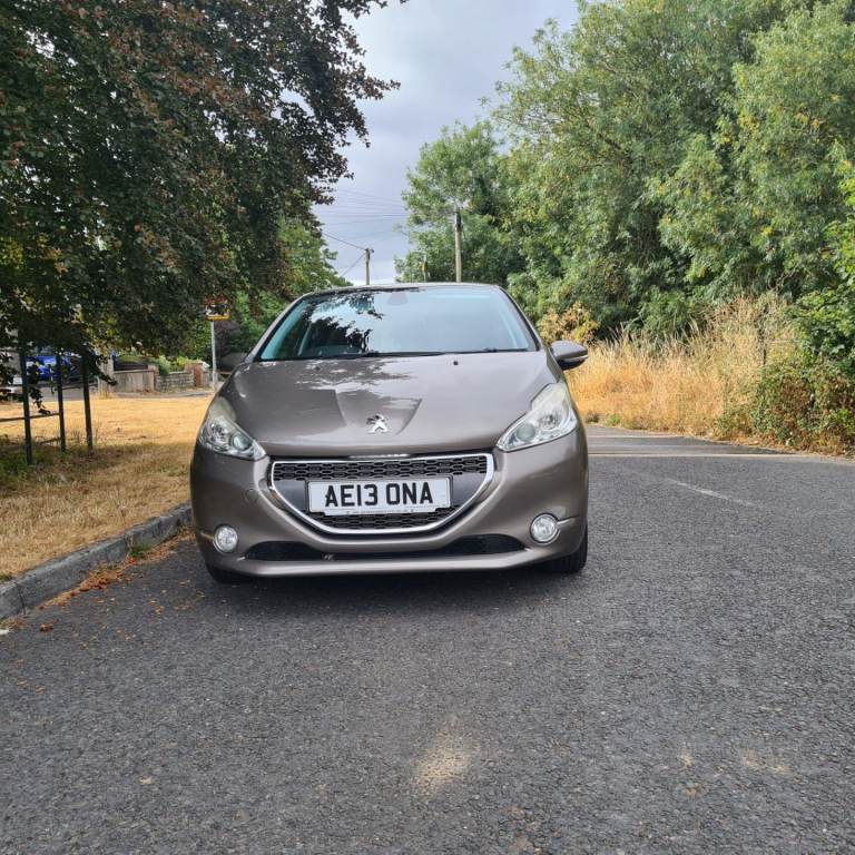 Peugeot, 208, Hatchback, 2013, Manual, 1560 (cc), 5 doors