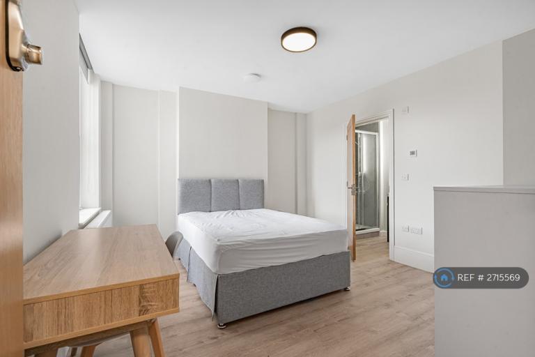 1 bedroom in High Street, Dorking, RH4 (#2715569)